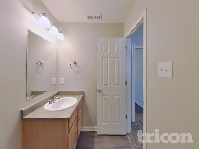 Building Photo - 10864 Grace Dr