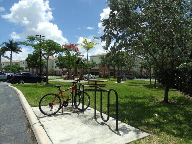 Building Photo - 9849 Baywinds Blvd