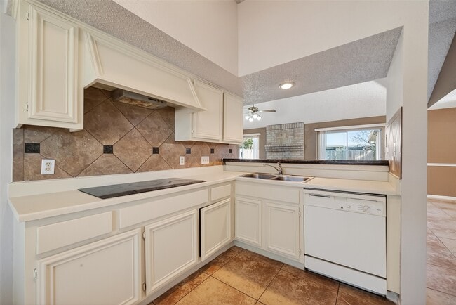 Building Photo - 11415 Chariot Dr