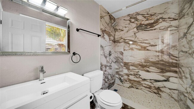 Building Photo - 1124 NW 100th Terrace