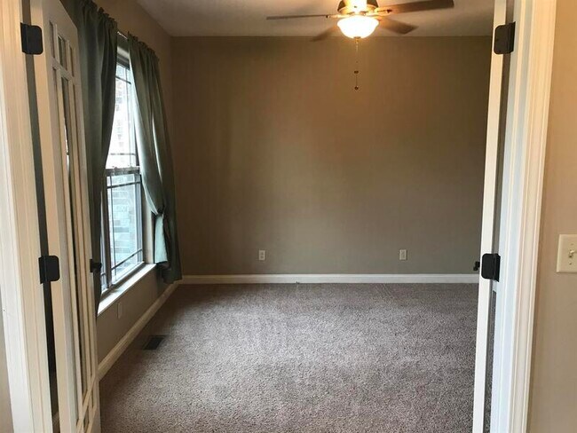 Building Photo - 8425 Treybrooke Pl
