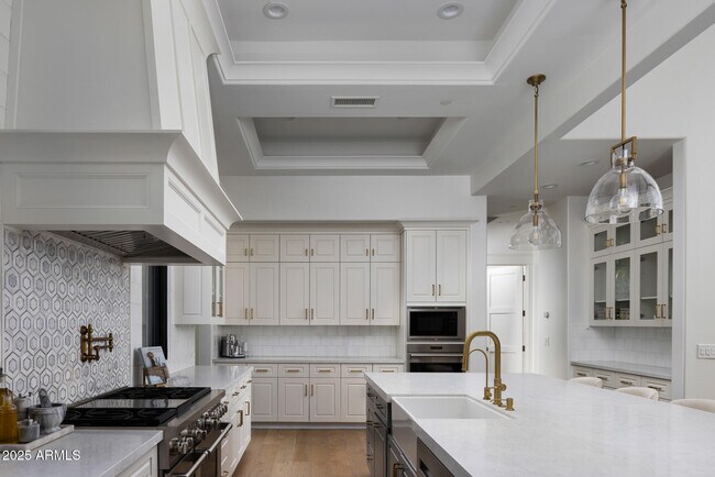 Building Photo - 7730 N Mockingbird Ln