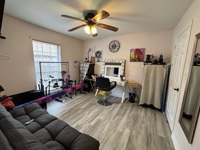 Building Photo - 4 BEDROOM ONLY 7 MILES FROM BARKSDALE AIR FORCE BASE