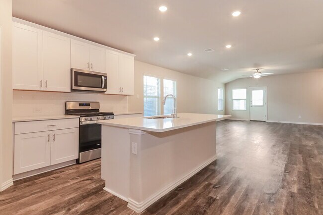 Building Photo - 1331 Black Canyon Ave