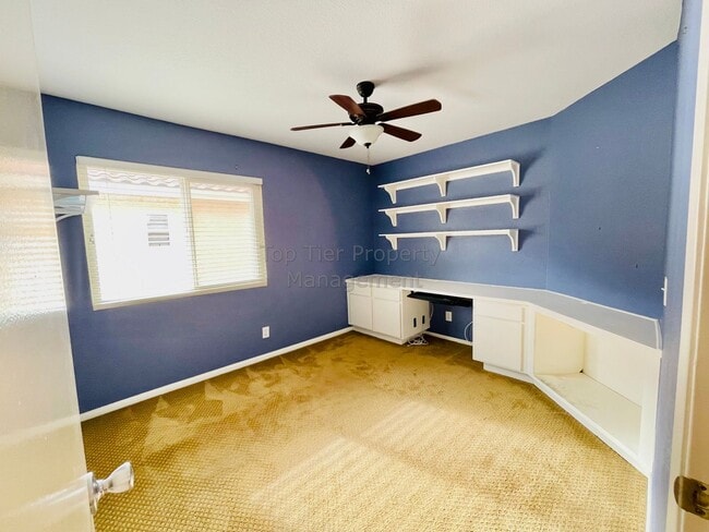 Building Photo - ***4 bed / 2.5 bath / 2,067 sqft House in ...
