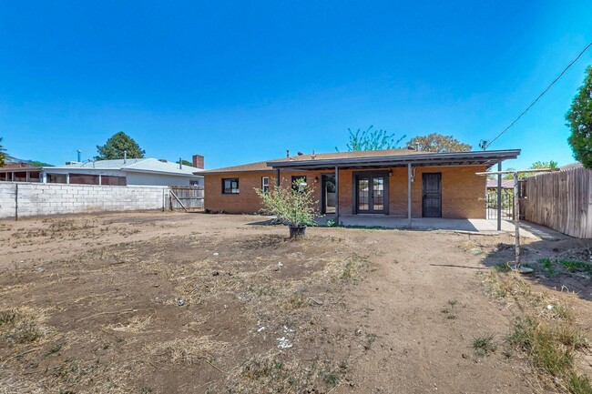 Building Photo - 2227 Inez Dr NE