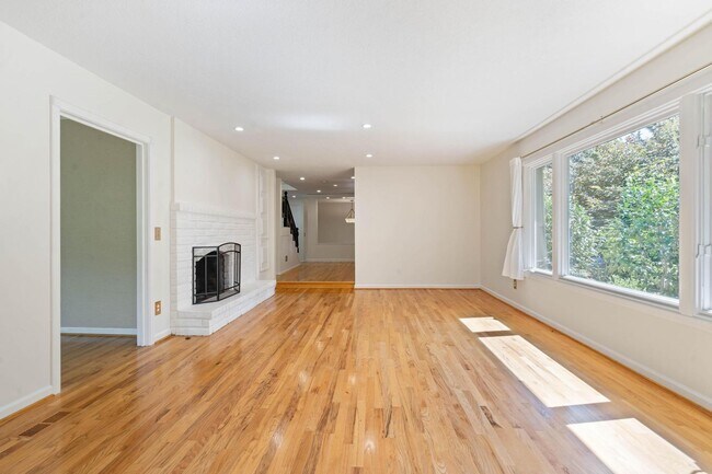 Building Photo - 13745 Cameo Ct
