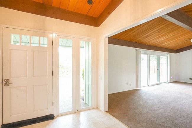 Building Photo - Charming 3-Bedroom Country House