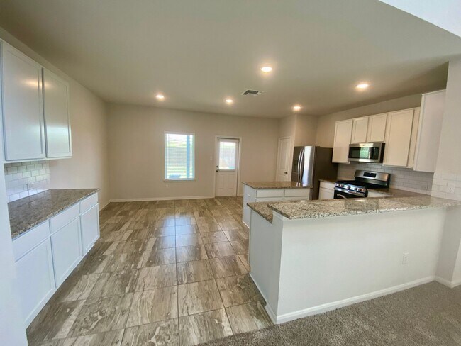 Building Photo - Spacious 4/2.5 beauty ~ Refrigerator/Washe...