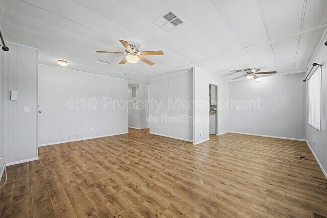 Building Photo - 462 S 80th Pl