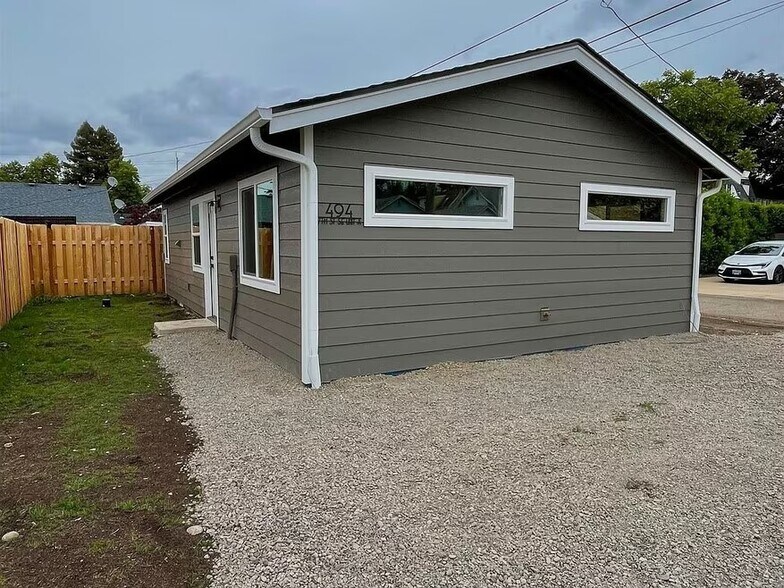 Building Photo - 494 17th St SE
