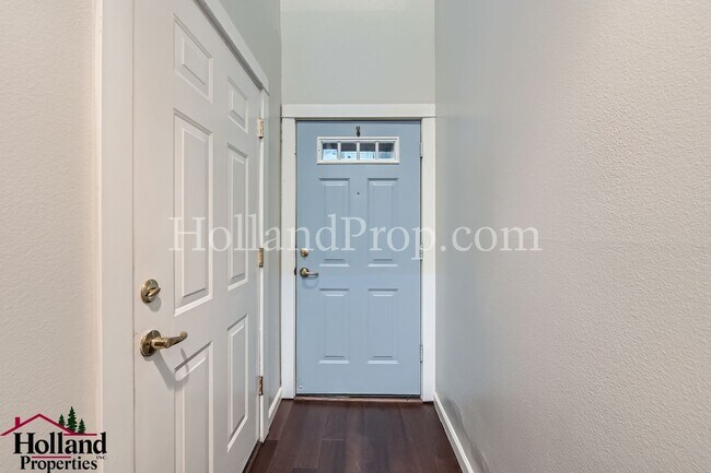 Building Photo - Spacious Home with High Ceilings and Modern Comforts!