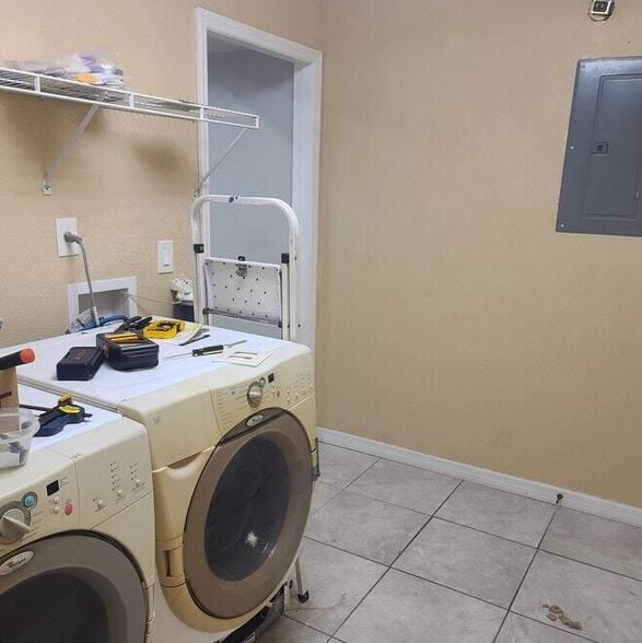 laundry room - 650 E Warren Ave