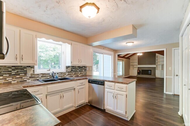 Building Photo - 5931 Spring Oak Ct