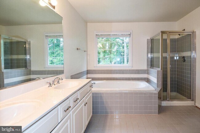Building Photo - Elegant Brick Colonial on Quiet Cul-de-Sac...