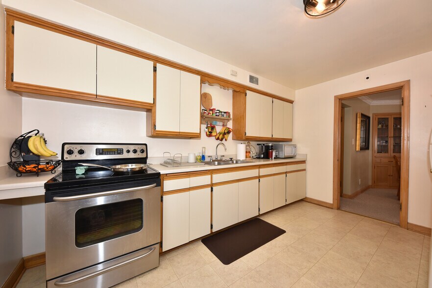 Building Photo - 8823 W Burleigh St