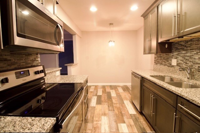 Building Photo - 700 Perrie Dr