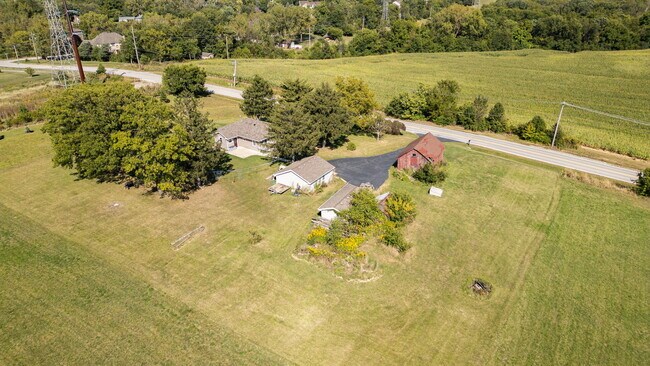 Building Photo - 1352 Smith Rd