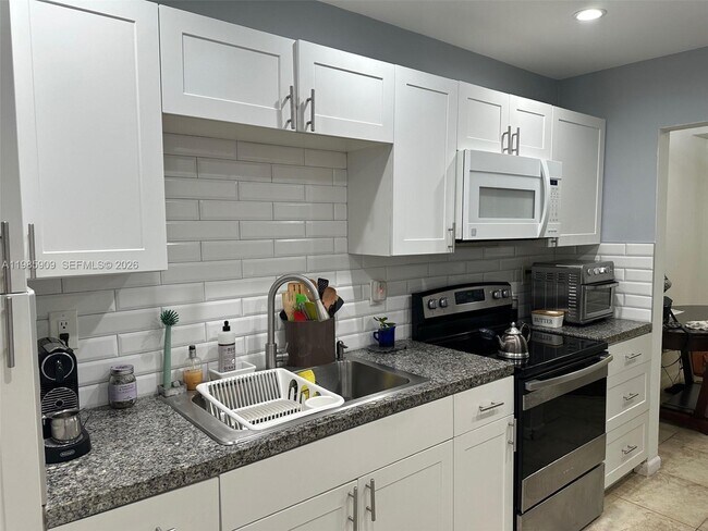 Building Photo - 11685 Canal Dr