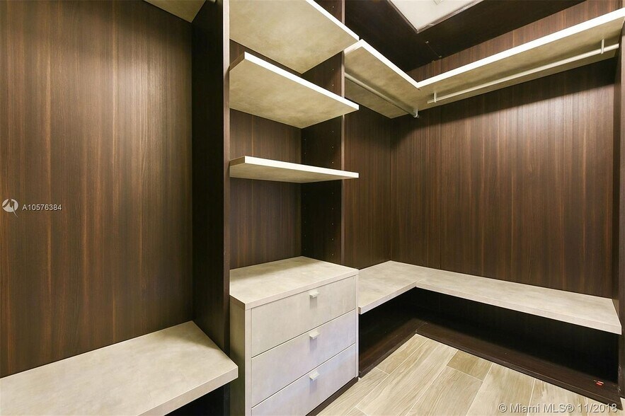 Building Photo - 801 S Miami Ave