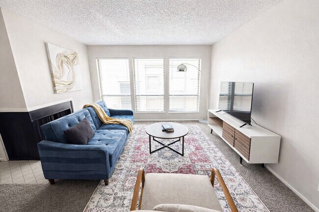 Building Photo - 505 N Rock Rd