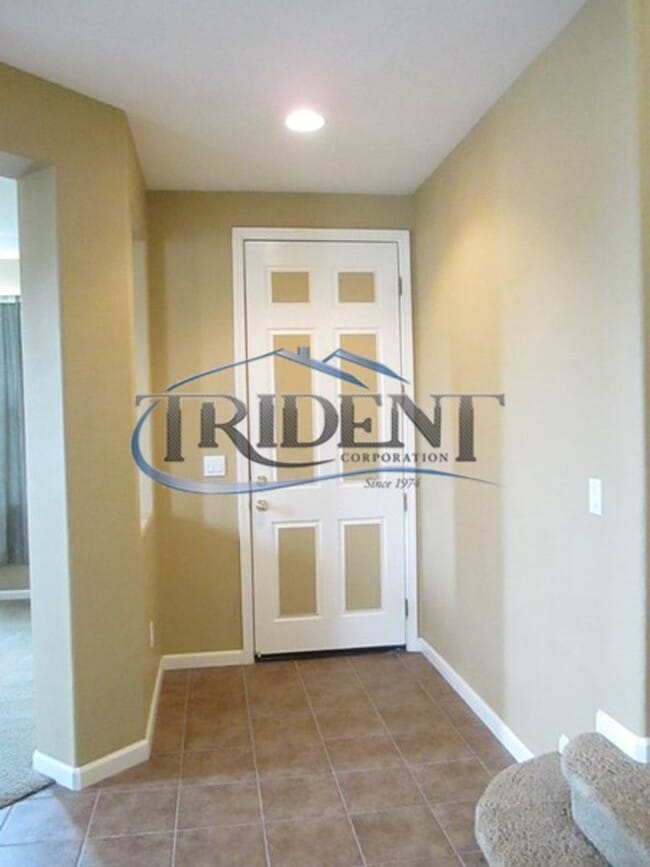 Building Photo - *OPEN HOUSE CANCELED* 3 bedroom, 3 bath house with Bonus Room