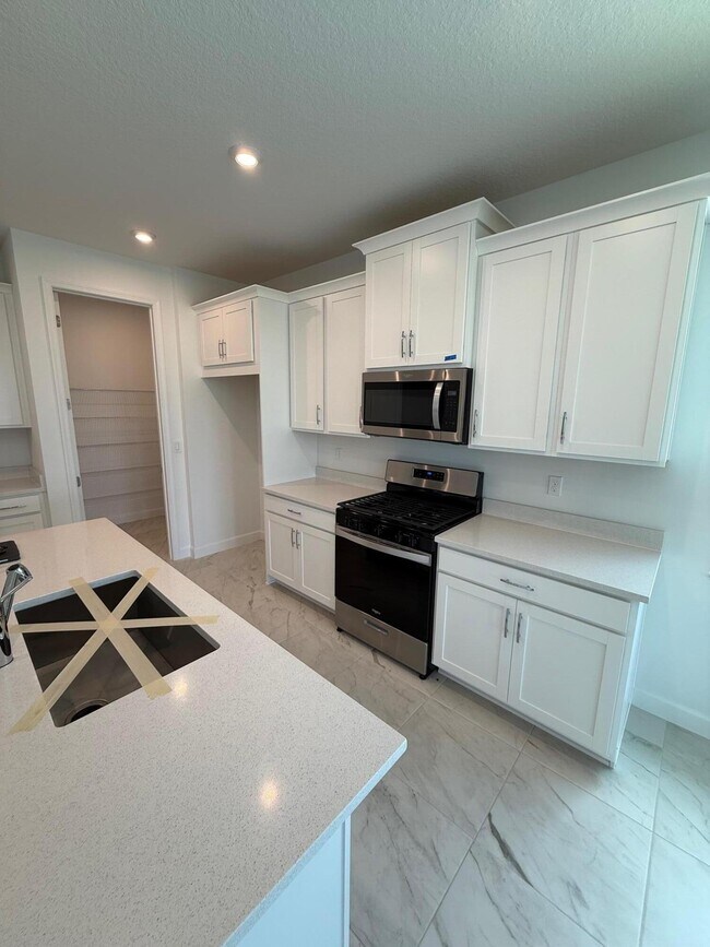 Building Photo - 13509 SW Bally Dr