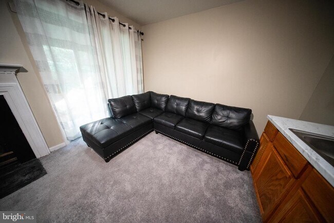Building Photo - 853 Faraway Ct