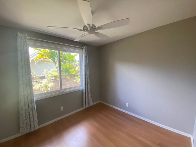 Building Photo - 019WHI