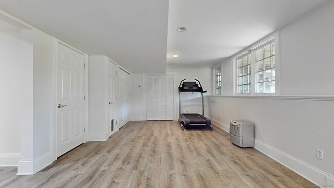 Building Photo - 59 Crescent Rd