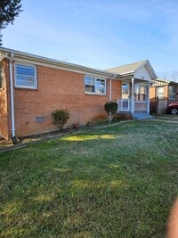 Building Photo - 3 BR Belmont Home with Fenced in Yard!
