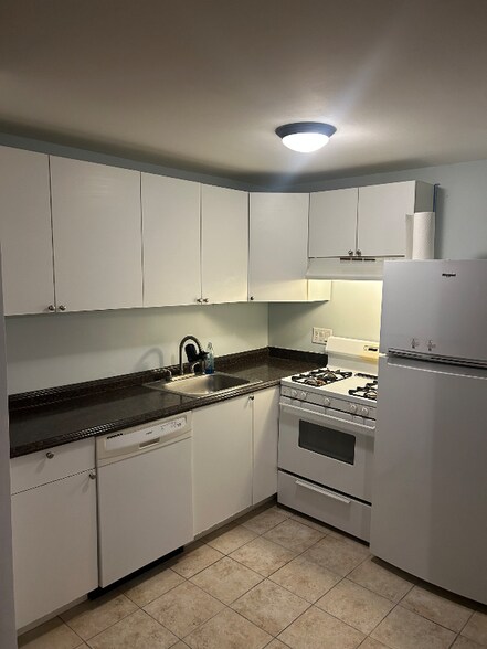 Building Photo - 5472 Vicaris St