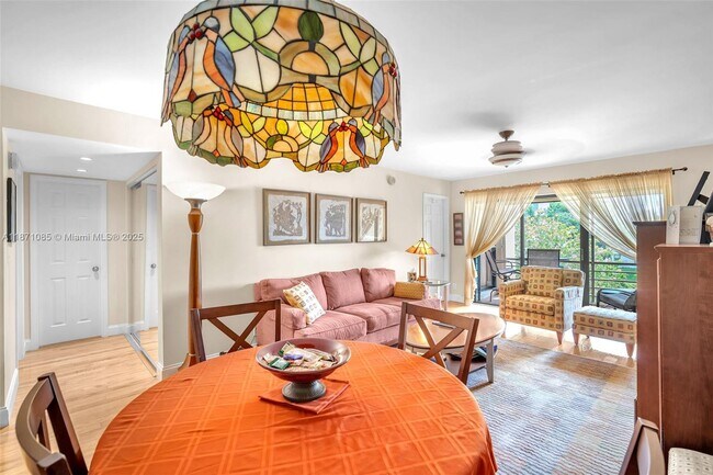 Building Photo - 2311 S Cypress Bend Dr