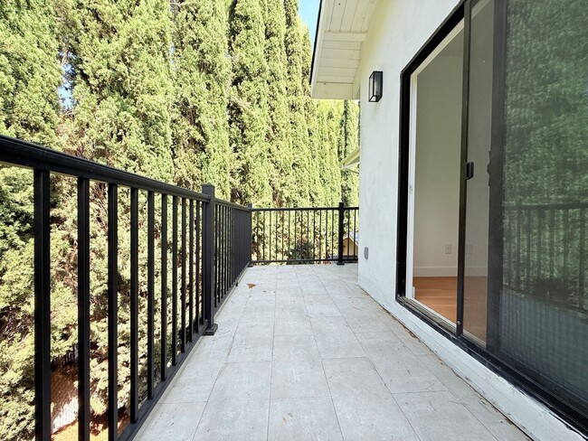 Building Photo - Beautifully Renovated 3-Bedroom Home in We...