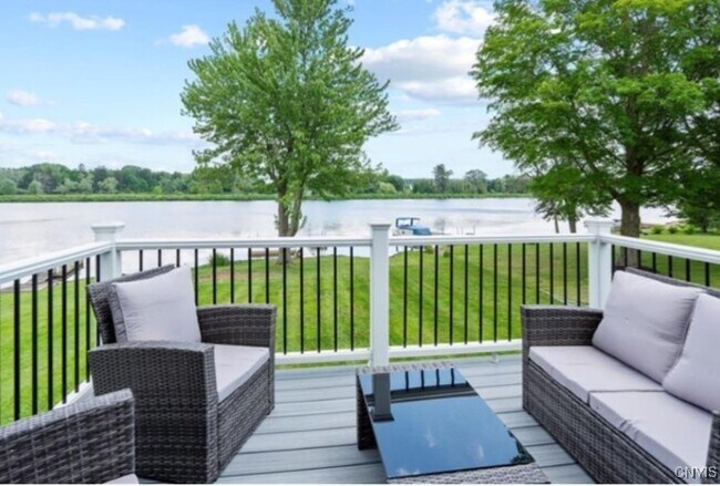 Building Photo - 13 E Edgewater Dr