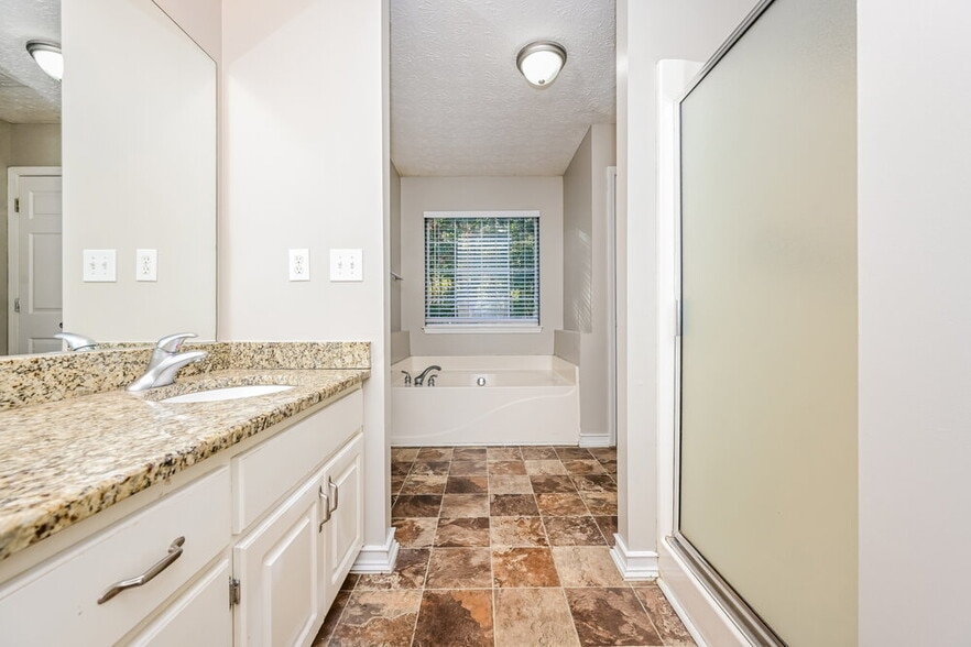 Building Photo - 725 Grove Pointe Cir