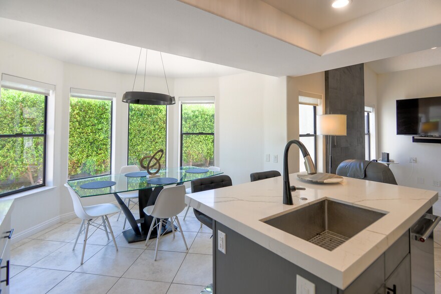 Building Photo - 74830 Waring Ct