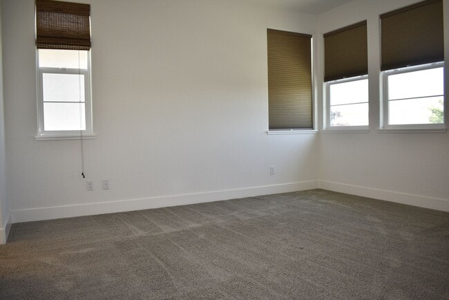Building Photo - 6000 Danwood Dr