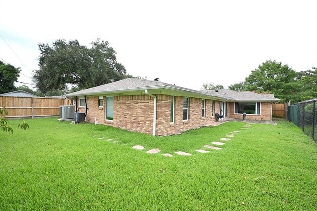 Building Photo - 2127 Lamonte Ln