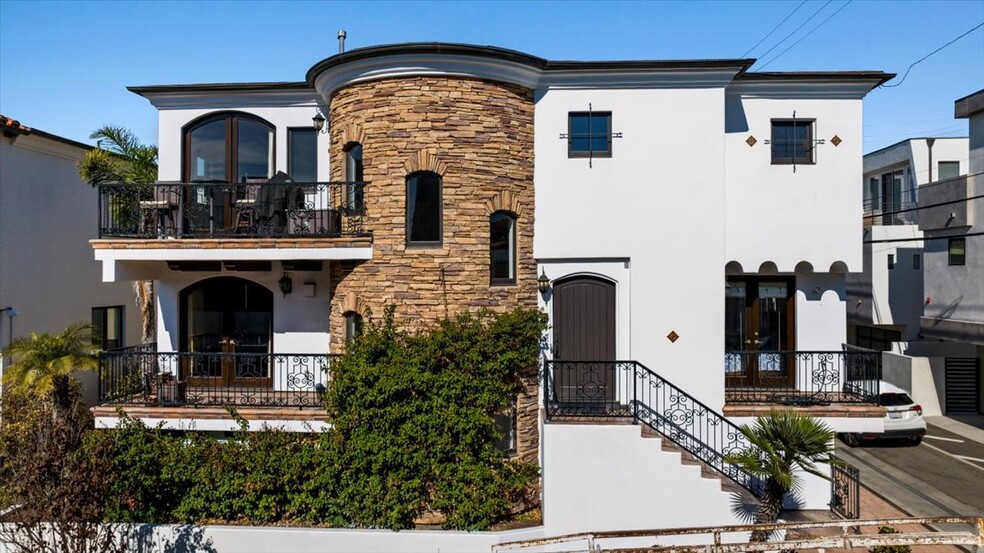 Building Photo - 3101 Vista Dr