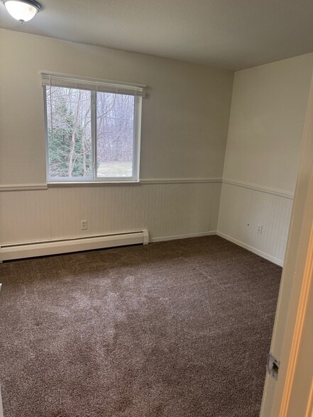 Building Photo - 580 N Main St