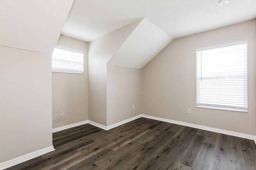 Building Photo - 22715 St Thomas Cir