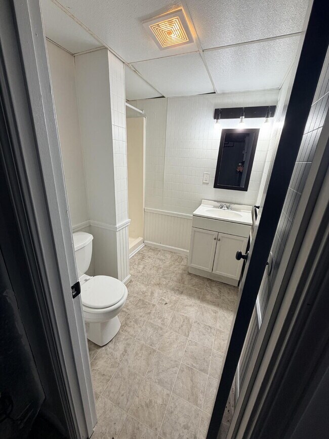 Building Photo - **MOVE-IN SPECIAL**
