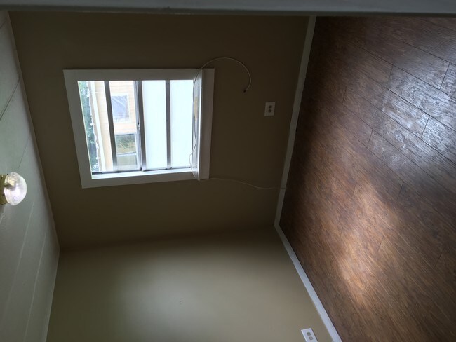 Building Photo - 5123 E Broadway Ave