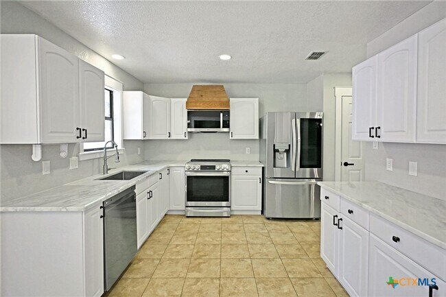 Building Photo - 953 River Bank