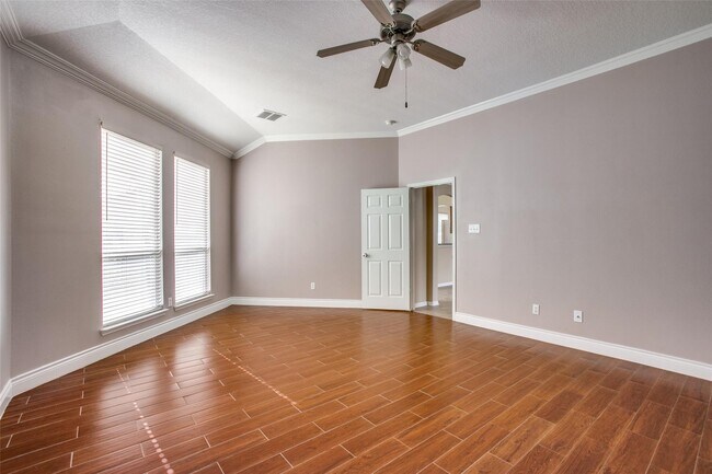Building Photo - 9907 Valance Way
