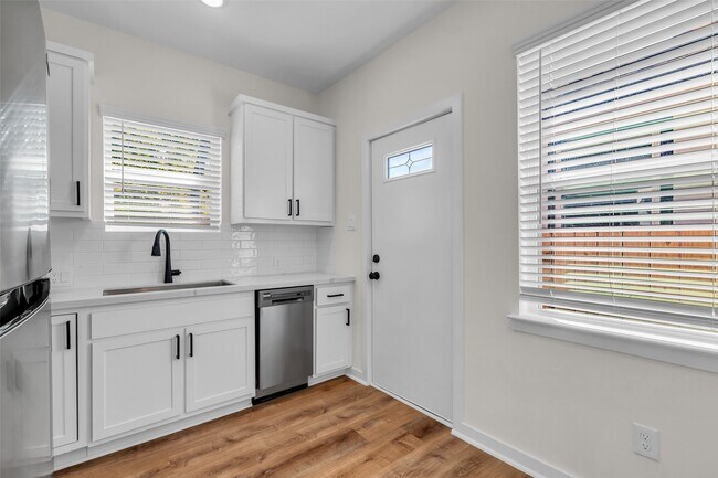 Building Photo - 3440 Bremond St