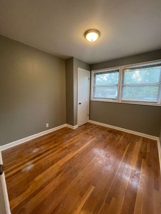 Building Photo - "Charming 3-Bedroom Home in Saint Louis – ...
