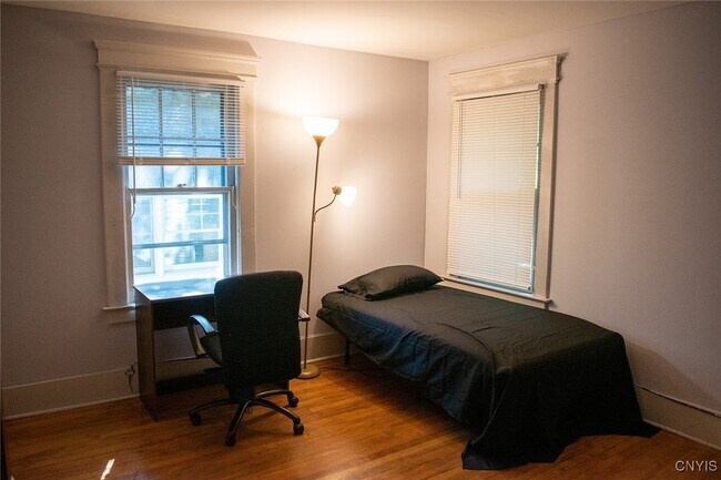 Building Photo - 544 Clarendon St
