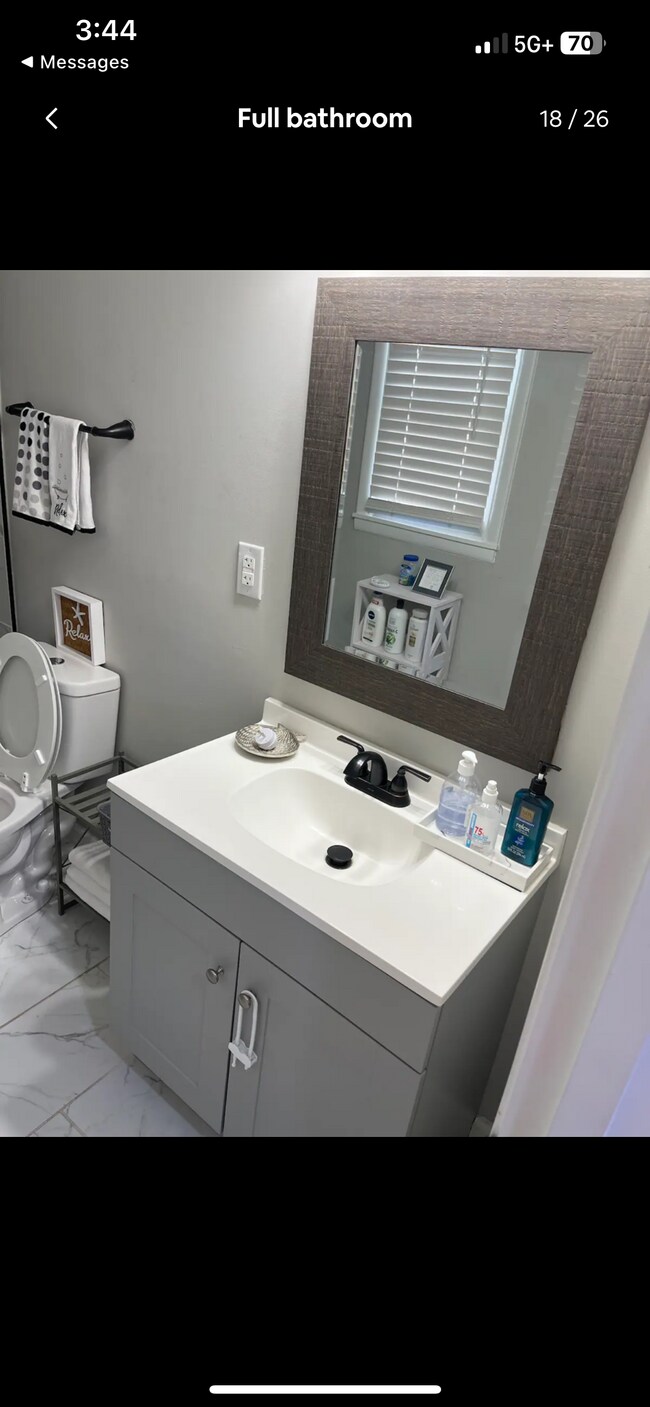 Building Photo - 5 Central St